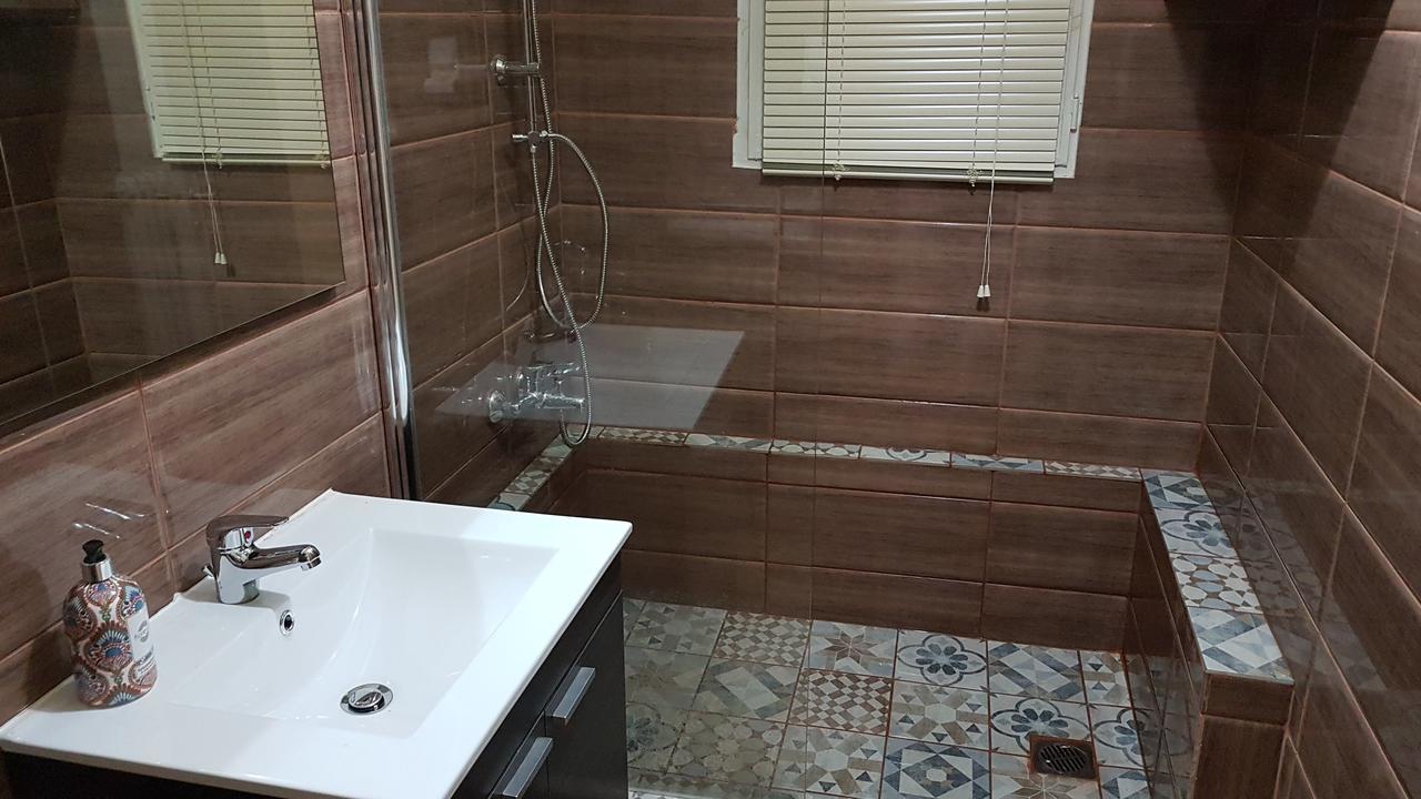 Menta Errathens Apartment - Athens Center, 5 Bd, 2 Bath Экстерьер фото
